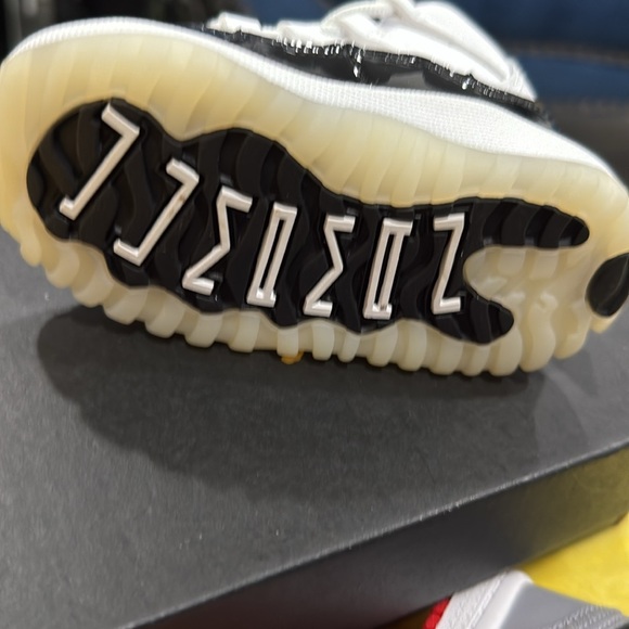 Worn only once Black and white jordan 4 Retro - Picture 4 of 4